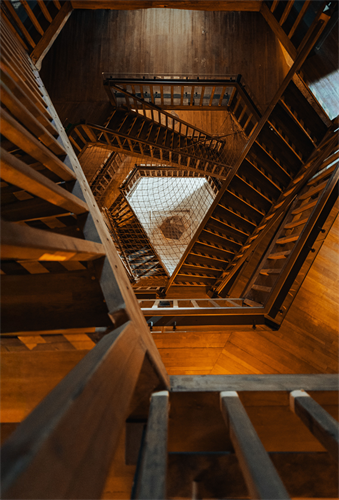 WOODEN INTERIOR – THE PERFECT CHOICE FOR A WARM AND ELEGANT LIVING SPACE